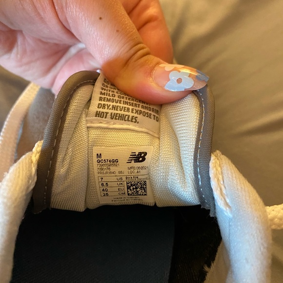 Grey new balance sneakers - Picture 3 of 3